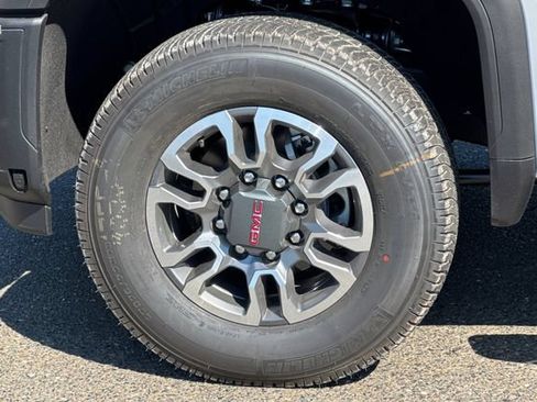 New 2026 GMC Sierra 2500 SLT w/ SLT Premium Package AWD/4WD image 32