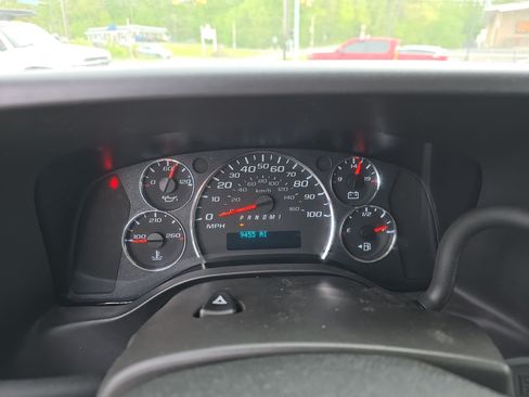 Used 2024 Chevrolet Express 2500 w/ Driver Convenience Package RWD image 17