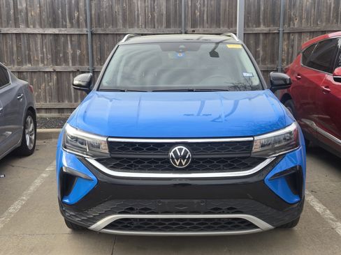 Used 2024 Volkswagen Taos SE image 2