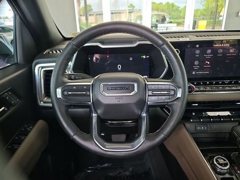 Used 2025 GMC Canyon Denali image 12