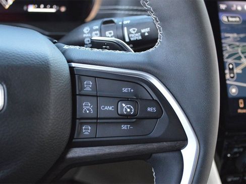 Certified 2023 Jeep Grand Cherokee L Limited w/ Luxury Tech Group II image 19