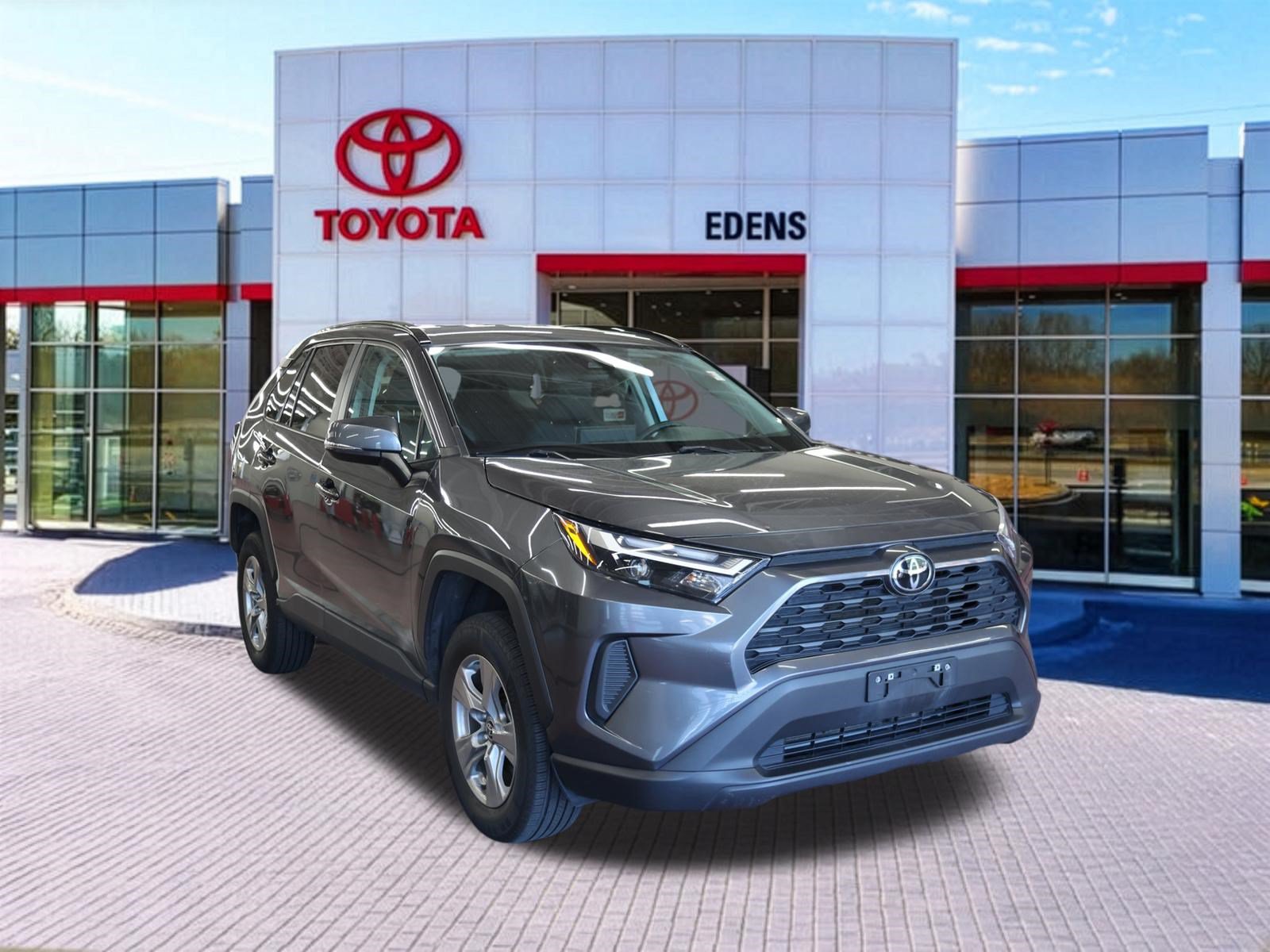 Used 2024 Toyota RAV4 XLE FWD image 1