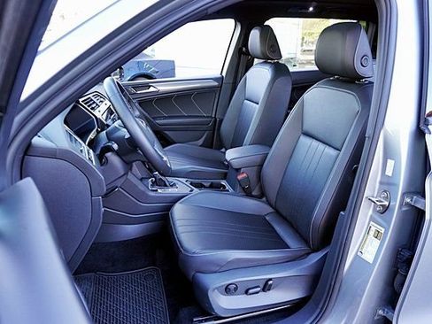 Used 2023 Volkswagen Tiguan SE R-Line image 15