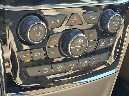 Used 2020 Jeep Grand Cherokee Limited w/ Luxury Group II AWD/4WD image 18