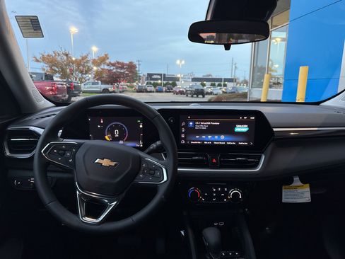 New 2026 Chevrolet TrailBlazer LT w/ LT Cold Weather Package FWD image 2