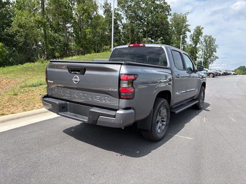 Used 2025 Nissan Frontier SV AWD/4WD image 9