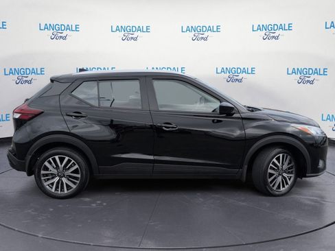 Used 2023 Nissan Kicks SV image 3