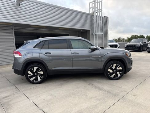 Used 2025 Volkswagen Atlas Cross Sport SE FWD image 7