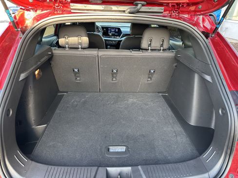 Used 2025 Chevrolet Trax RS w/ Sunroof Package FWD image 13