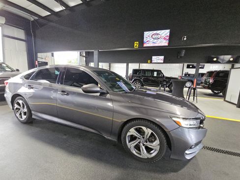 Used 2019 Honda Accord Sport image 2