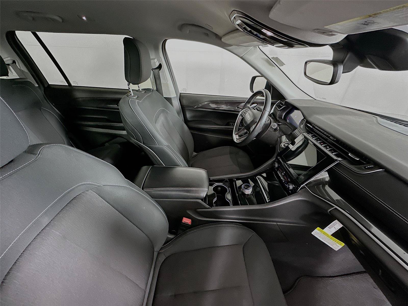 Used 2022 Jeep Grand Cherokee L Laredo w/ Luxury Tech Group I AWD/4WD image 28