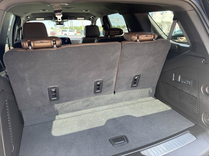 Used 2025 Chevrolet Tahoe High Country RWD image 15