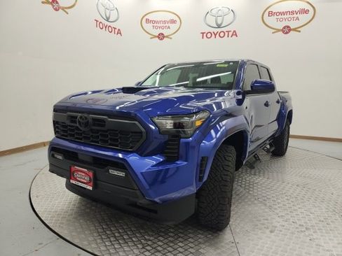 Used 2025 Toyota Tacoma TRD Sport image 2