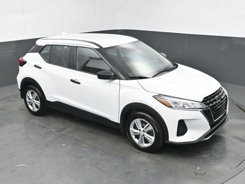 Certified 2025 Nissan Kicks Play S image 29