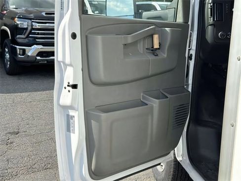 New 2023 Chevrolet Express 4500 w/ Power Convenience Package RWD image 22
