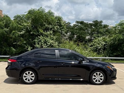 Used 2026 Toyota Corolla LE FWD image 5