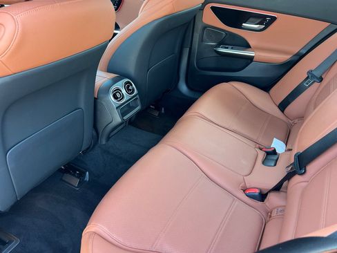 Used 2025 Mercedes-Benz C 300 4MATIC Sedan image 4