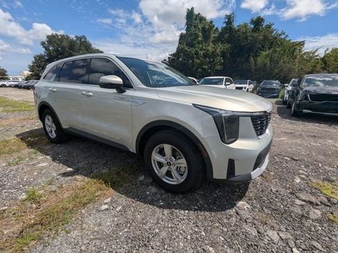 New 2026 Kia Sorento LX FWD image 8