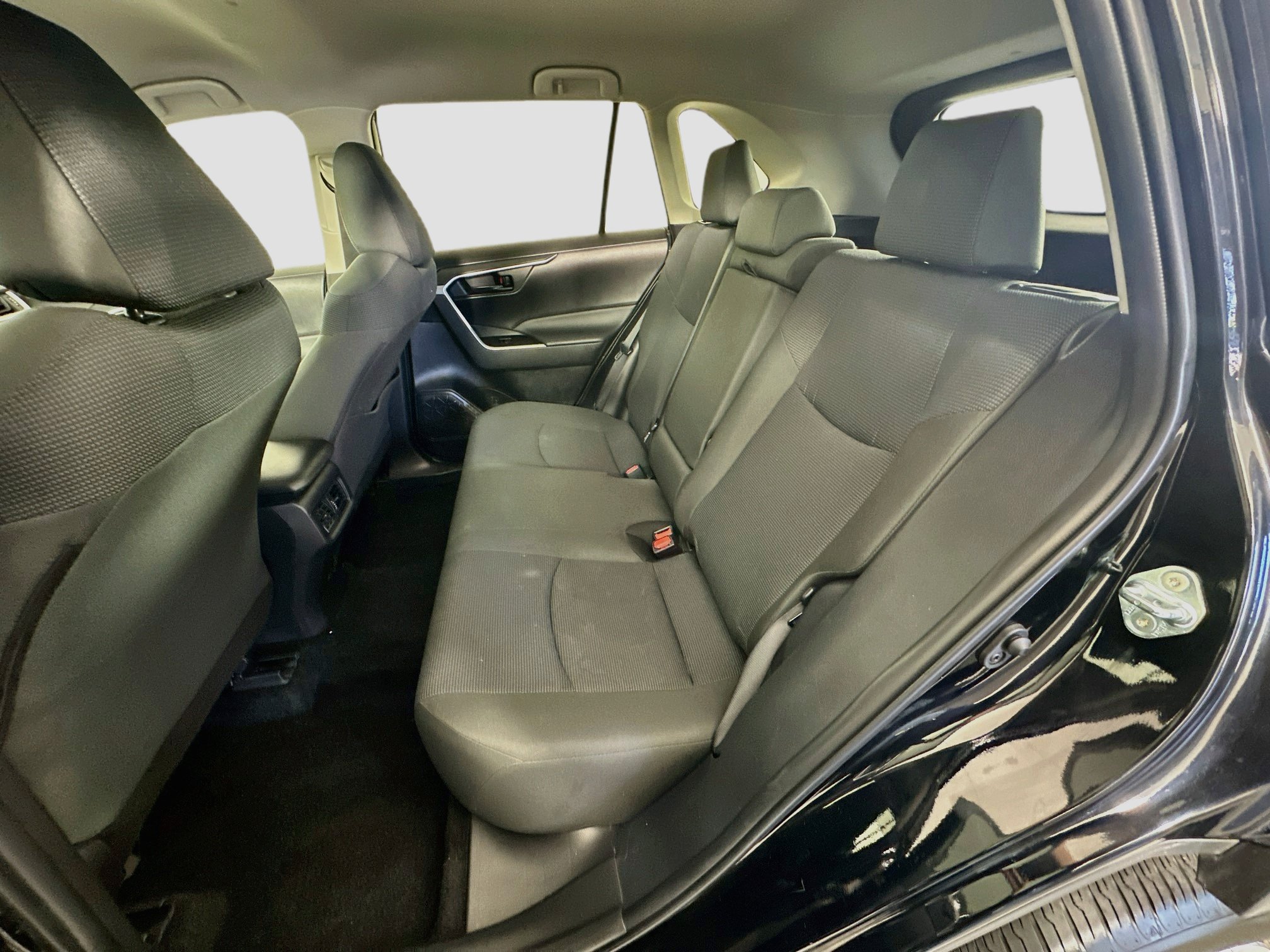 Used 2025 Toyota RAV4 LE AWD/4WD image 28
