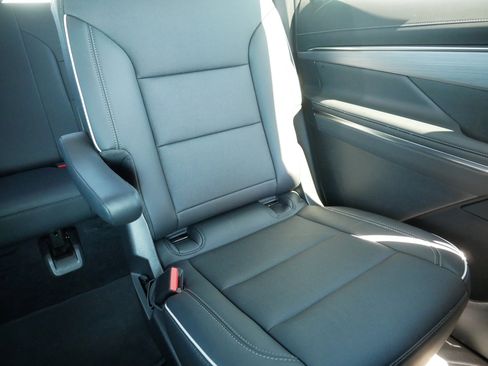 Used 2025 Buick Enclave Preferred image 14