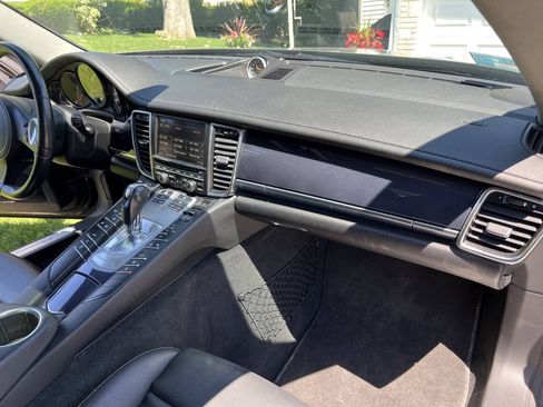 Used 2013 Porsche Panamera image 23