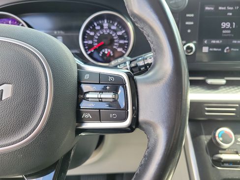 Used 2022 Kia Carnival LX image 23