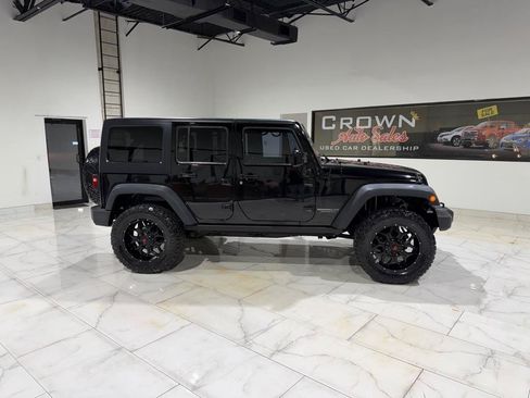 Used 2016 Jeep Wrangler Unlimited Rubicon w/ Connectivity Group AWD/4WD image 6