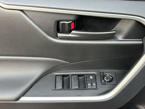 Used 2025 Toyota RAV4 LE AWD/4WD image 9