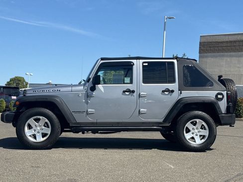 Used 2015 Jeep Wrangler Unlimited Rubicon w/ Connectivity Group AWD/4WD image 9