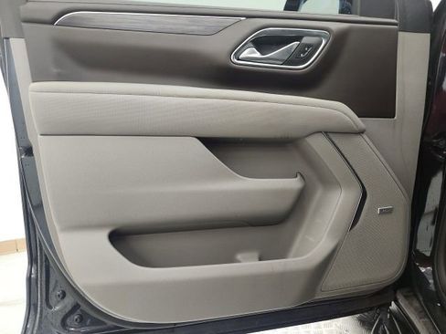 Used 2023 GMC Yukon SLT w/ SLT Premium Package image 12