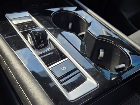 Certified 2024 Volkswagen Atlas SEL Premium R-Line image 23