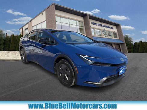 Used 2023 Toyota Prius LE image 1