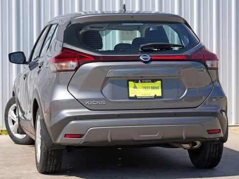 Used 2021 Nissan Kicks S image 5