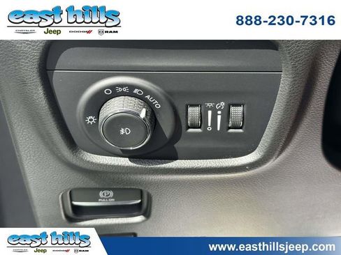 Certified 2022 Jeep Grand Cherokee Overland w/ Adv Protech Group III AWD/4WD image 30