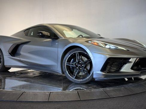 Used 2022 Chevrolet Corvette Stingray Premium Cpe w/ Z51 Performance Package RWD image 2