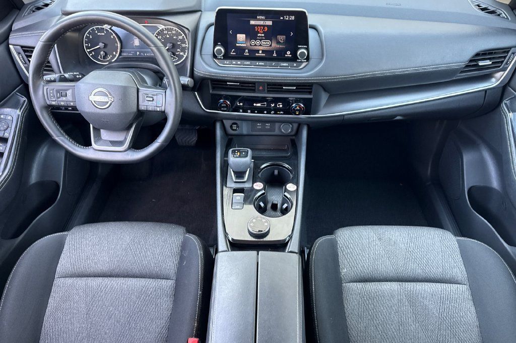Used 2026 Nissan Rogue SV AWD/4WD image 5