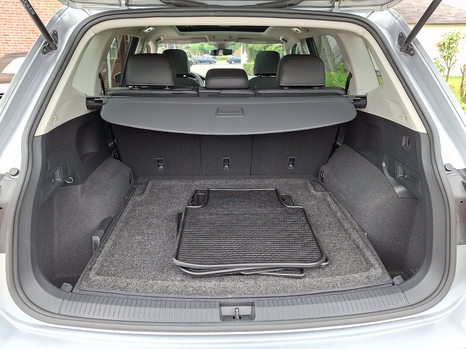 Used 2023 Volkswagen Tiguan SE AWD/4WD image 30