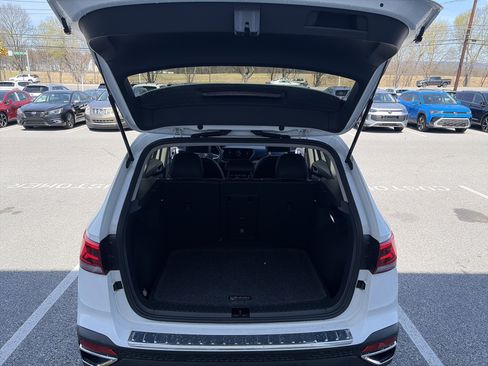 Used 2024 Volkswagen Taos SE image 26