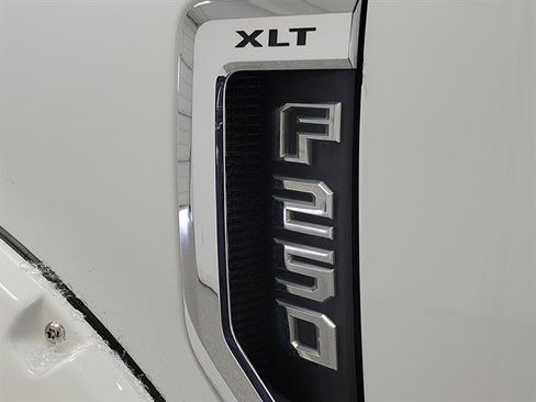 Used 2018 Ford F250 XLT w/ XLT Premium Package image 6