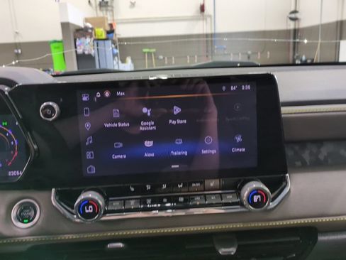 Used 2024 Chevrolet Colorado ZR2 w/ Safety Package AWD/4WD image 9