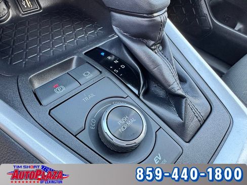 Used 2025 Toyota RAV4 XLE AWD/4WD image 31
