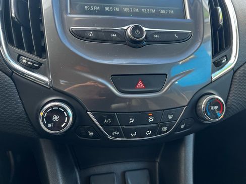 Used 2018 Chevrolet Cruze LT w/ Convenience Package image 16