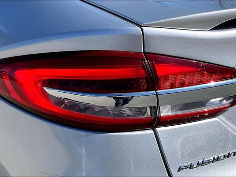 Used 2017 Ford Fusion SE w/ Equipment Group 201A image 31