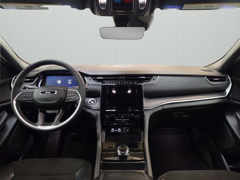 Used 2025 Jeep Grand Cherokee Altitude image 18