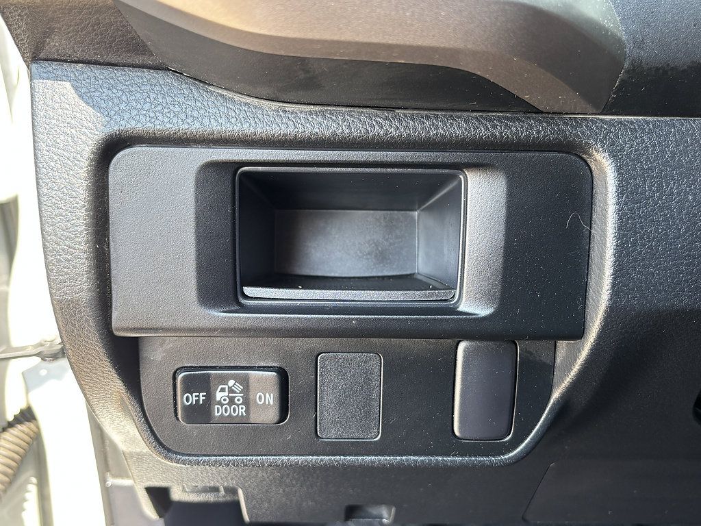 Used 2017 Toyota Tacoma SR5 w/ Tow Package RWD image 21