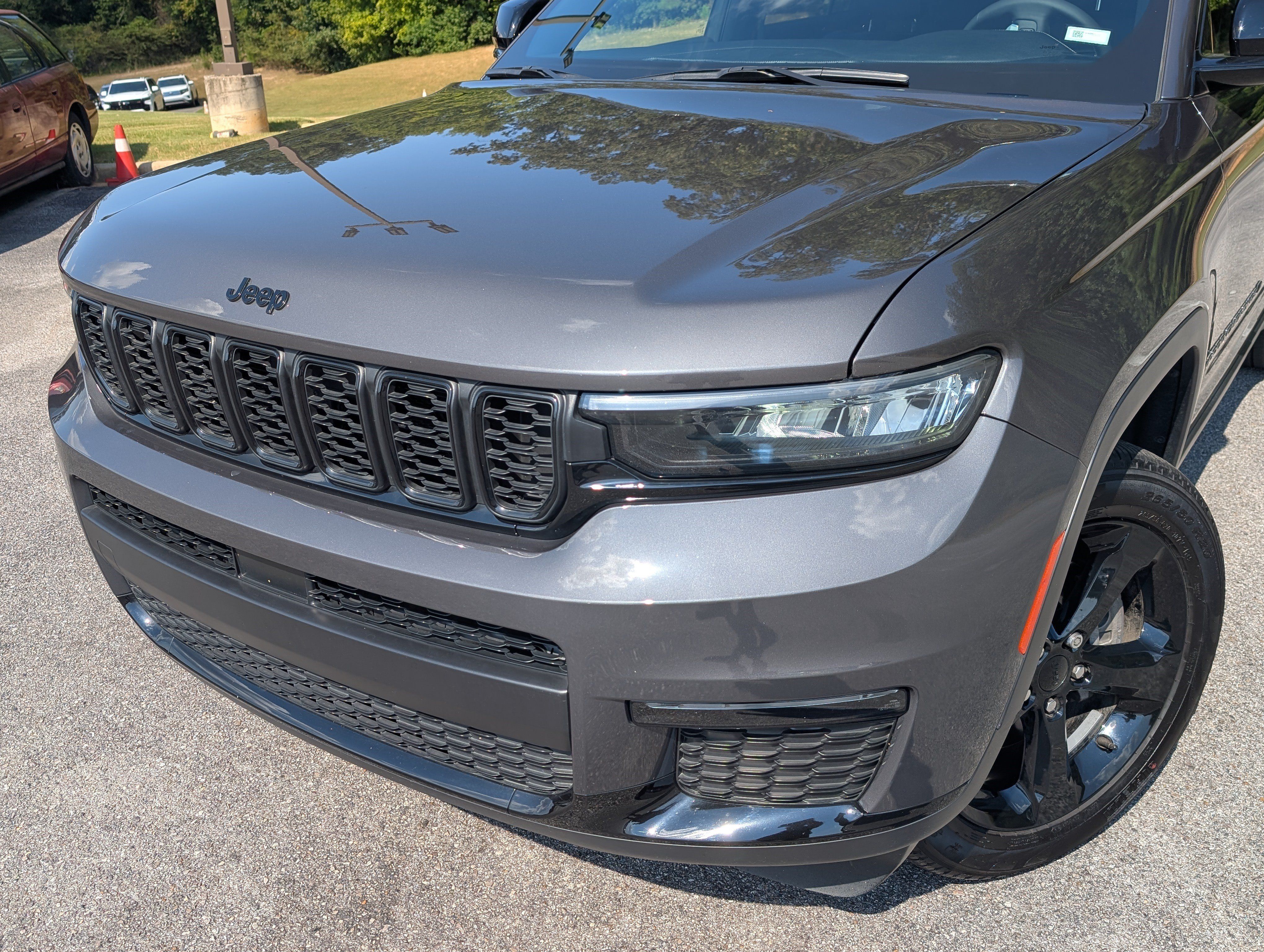 Used 2024 Jeep Grand Cherokee L Limited w/ Black Appearance Package AWD/4WD image 13