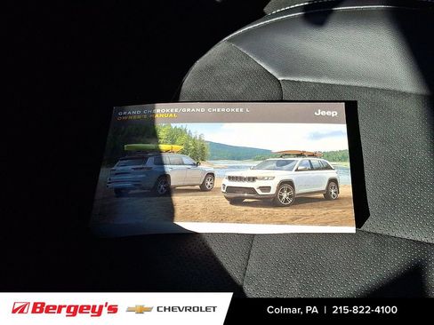 Used 2024 Jeep Grand Cherokee Altitude AWD/4WD image 28