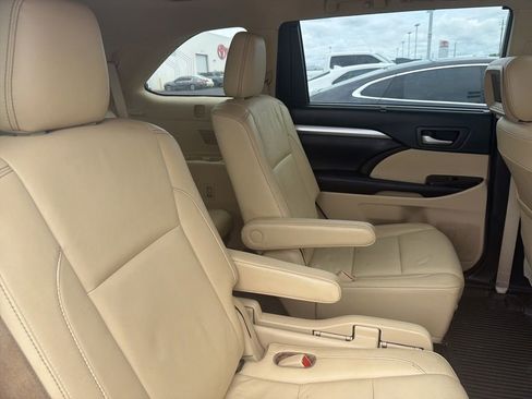 Used 2018 Toyota Highlander XLE AWD/4WD image 2