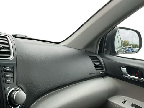 Used 2012 Toyota Highlander Limited image 18