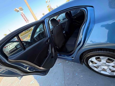 Used 2017 MAZDA MAZDA3 Sport FWD image 52